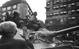 Obrazem: Jak vypadal srpen 1968 v pražských ulicích? Prohlédni si 15 fotografií z invaze vojsk do Československa