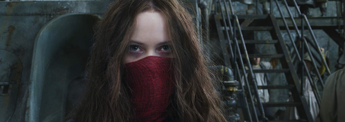 Obrovský pohybujúci sa Londýn v epickom fantasy Mortal Engines od Petera Jaksona hrozí zánikom ostatným mestám
