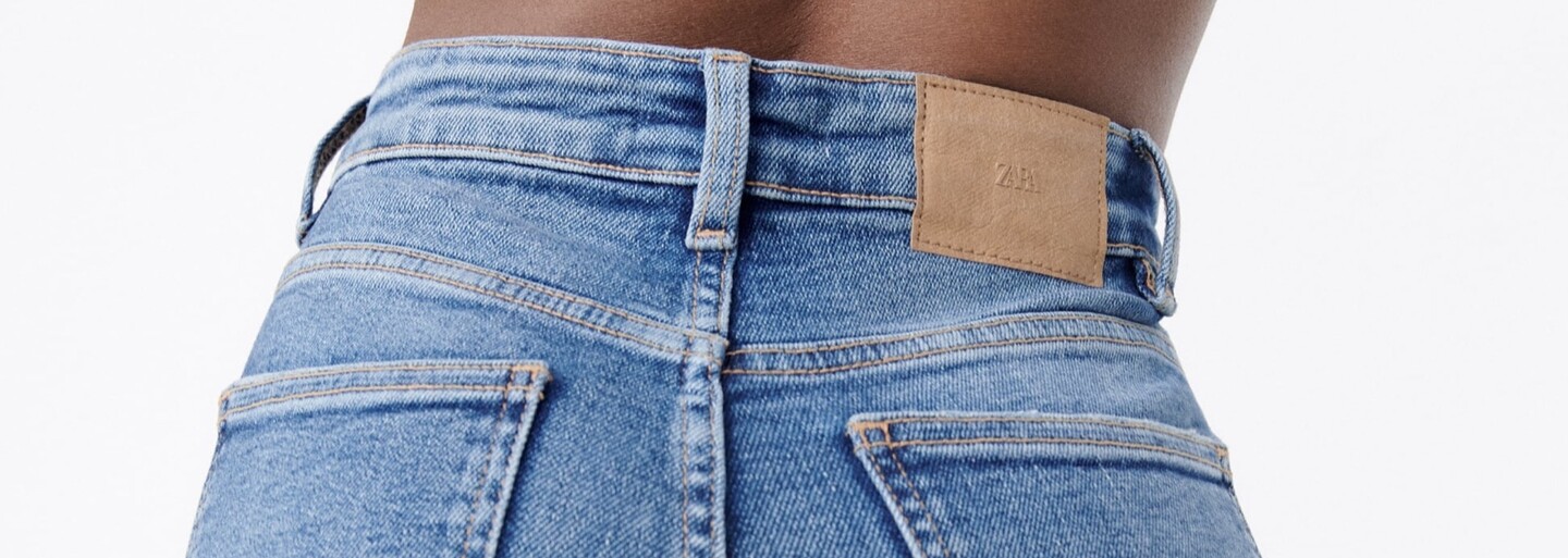 Úzké džíny už nejsou trendy. Nejvíce se prodávají rifle s rovným střihem