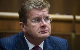 Obvinili Ficovho exministra a Pellegriniho poslanca Petra Žigu