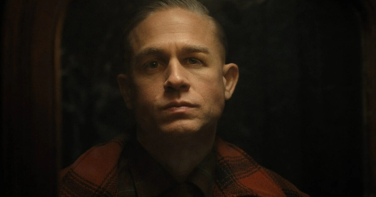 VIDEO: První trailer na třetí řadu Monster je tady. Sériový vrah v ní vyřezává masky z kůže obětí