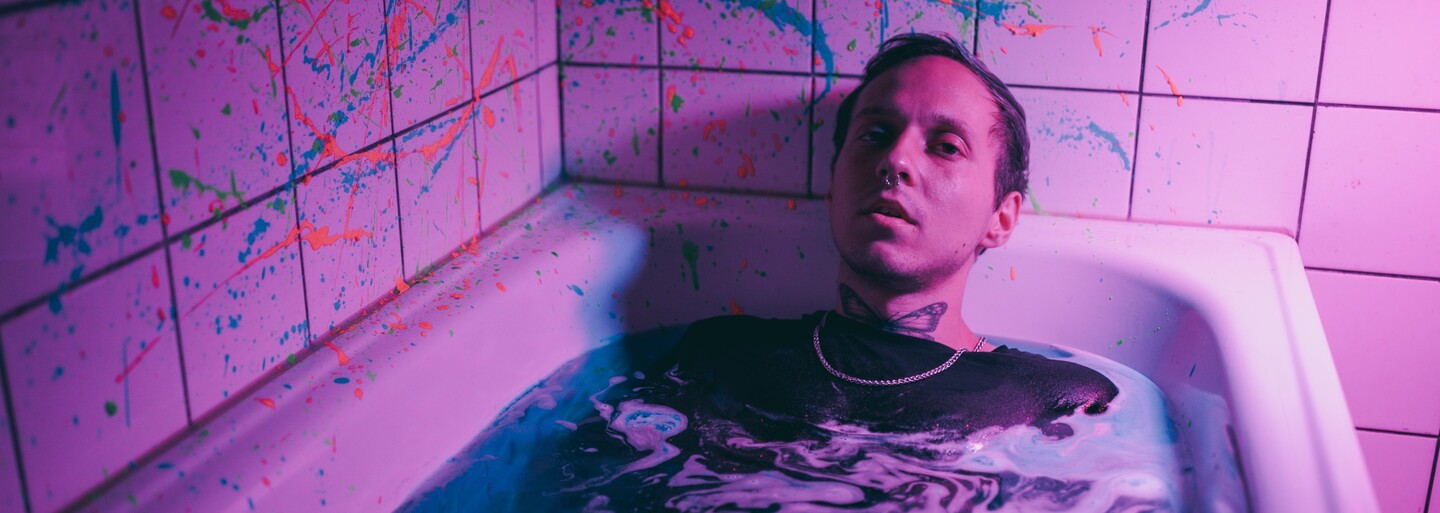 Od 12 let v rapu na pódiu. Baví mě zažívat věci, v nichž si až sáhnu na život, a pak se z toho vypíšu, tvrdí Dreamdivenboy