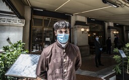 Od 25. května skončí povinnost nosit roušky na otevřeném prostranství, rozhodla vláda