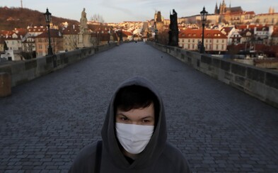 Od půlnoci začne platit celostátní zákaz vycházení bez ochrany obličeje Od půlnoci začne platit celostátní zákaz vycházení bez ochrany obličeje