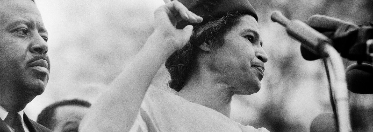 Odmítla uvolnit své místo bělochovi a navždy tím změnila Ameriku. Rosa Parks stála u zrodu konce rasové segregace