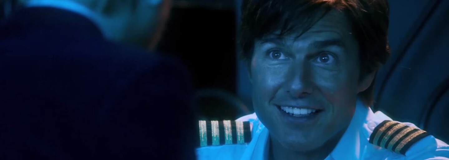 Odvážny Tom Cruise pašuje kokaín a topí sa v peniazoch v akciou nabitej ukážke pre film American Made