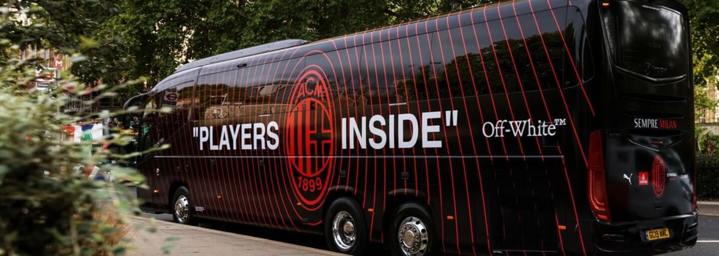 Off-White sa spojilo s AC Miláno: luxusná značka bude oficiálnym „kurátorom štýlu“ talianskeho futbalového klubu