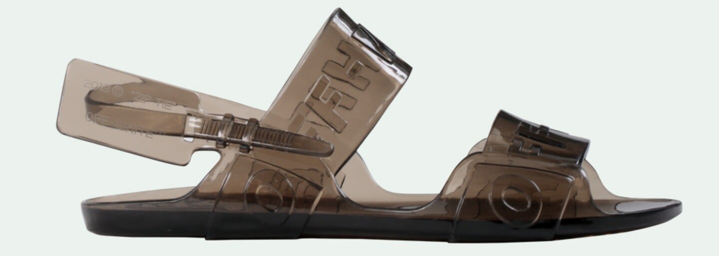 Off-White představilo nepříliš estetické plastové sandály, za které chce 200 dolarů