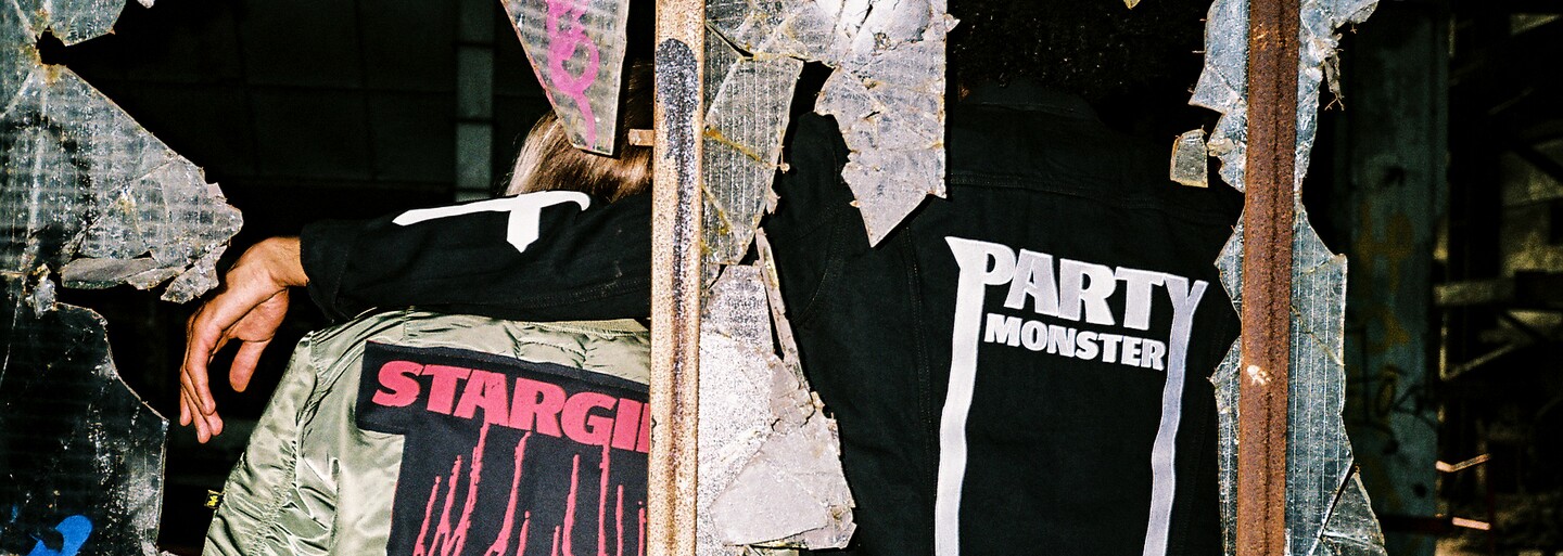 Oficiální kolekci Starboy merche od The Weeknda koupíš už zítra i v Praze