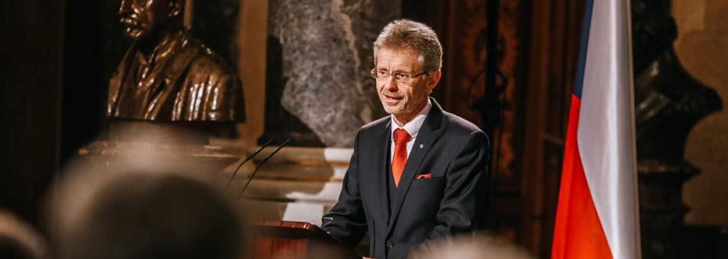 Ohlédnutí politiků za rokem 2022: Vystrčil lidem poděkoval za solidaritu, Babiš poslal písničku na přání