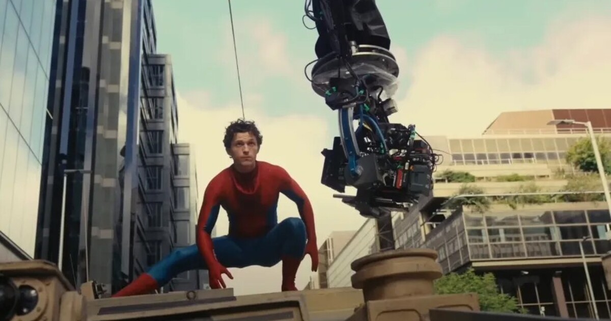 VIDEO: Takto vypadal první den natáčení nového Spider-Mana. Tom Holland řádí na tanku