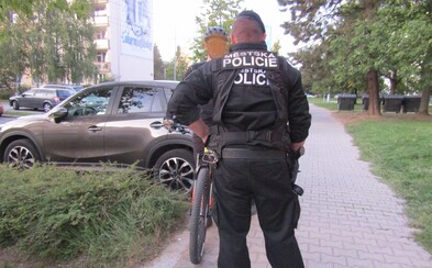 Opilý muž v Plzni pokřikoval, že má koronavirus. Policistům řekl, že šlo o vtip Opilý muž v Plzni pokřikoval, že má koronavirus. Policistům řekl, že šlo o vtip