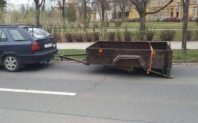 Opilý řidič měl na vozíku místo kola skateboard. Policistům tvrdil, že pil jen francovku Opilý řidič měl na vozíku místo kola skateboard. Policistům tvrdil, že pil jen francovku