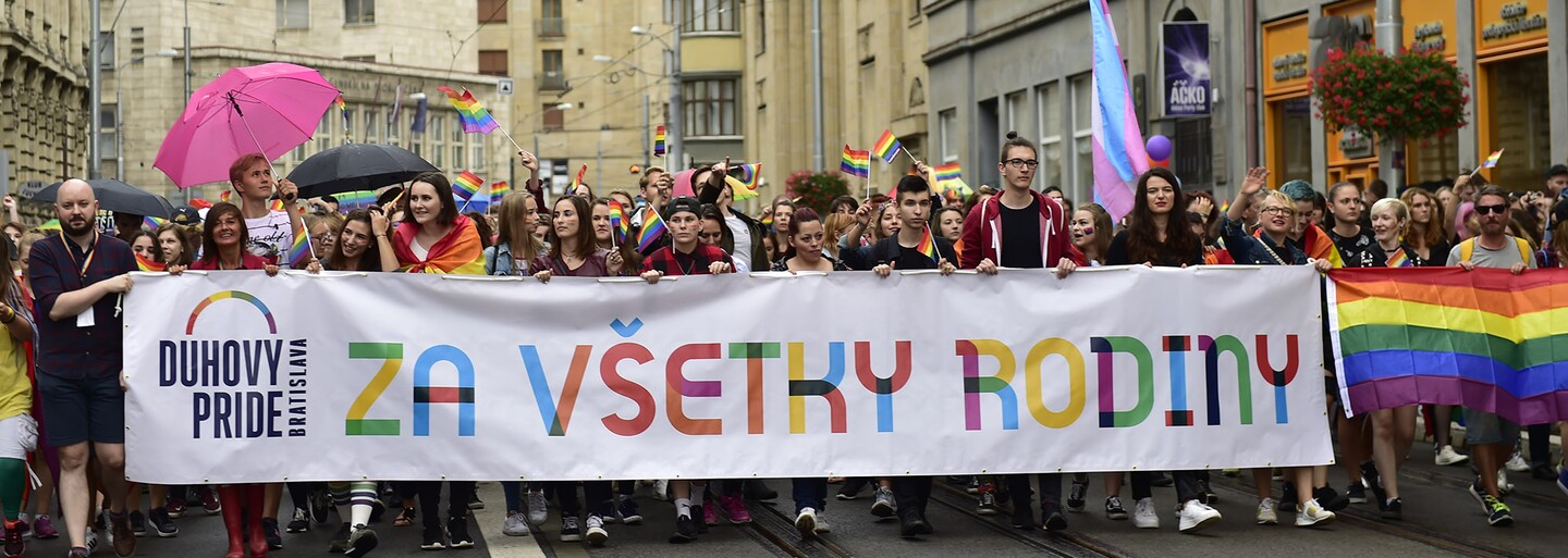 Organizátor Dúhového Pridu: Kostýmy obmedzovať nechceme. Ľuďom najviac prekáža, keď sa muži správajú „zženštilo“ (Rozhovor)