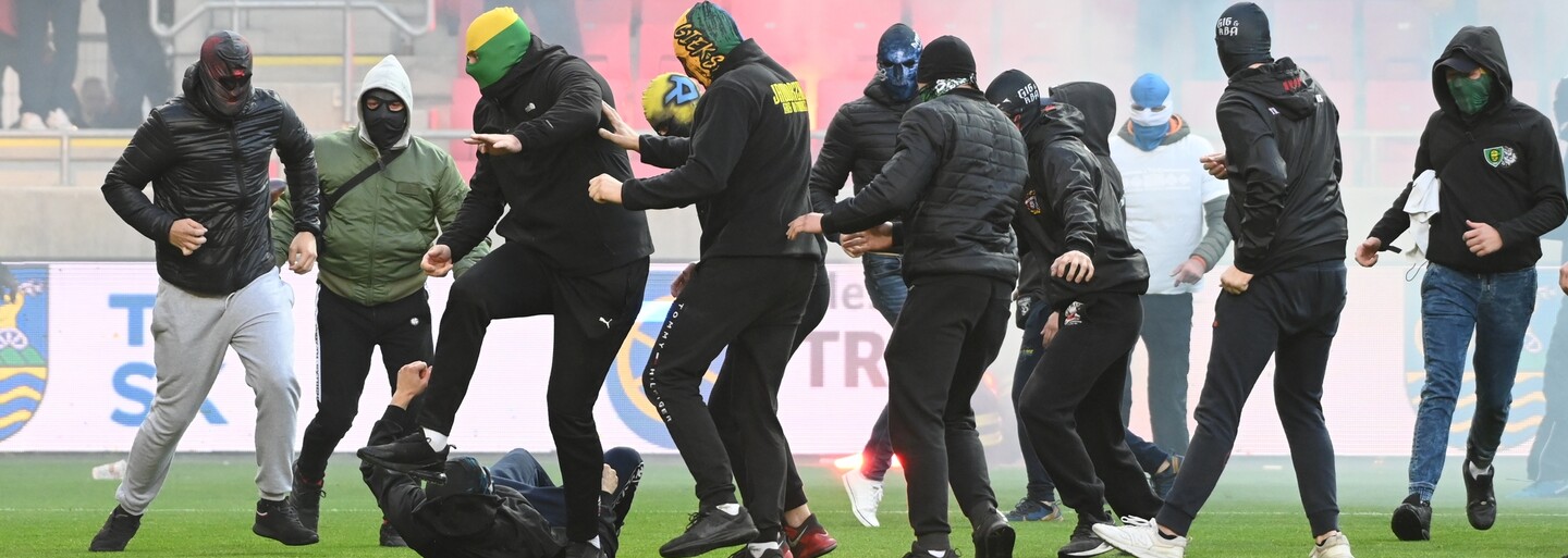 Organizátori zápasu Trnava verzus Slovan nezvládli situáciu, tvrdí polícia