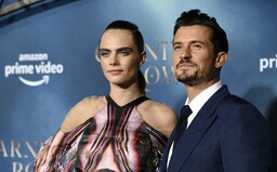 Orlando Bloom a Cara Delevingne v Česku dotočili 2. sérii Carnival Row