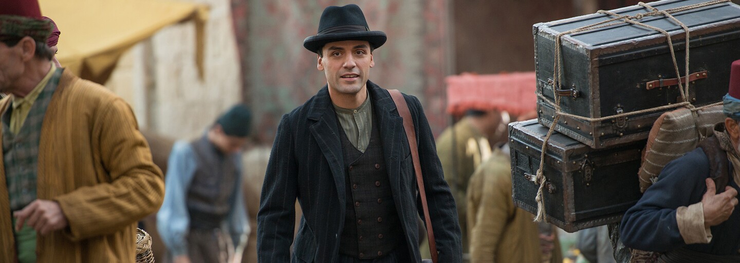 Oscar Isaac a Christian Bale budú súperiť o srdce krásnej ženy na pozadí vojnového konfliktu