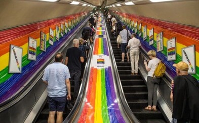 Oslovenie "Dámy a páni" dostalo v londýnskom metre červenú. Veľkomesto nechce medzi nikým robiť rozdiely Oslovenie "Dámy a páni" dostalo v londýnskom metre červenú. Veľkomesto nechce medzi nikým robiť rozdiely