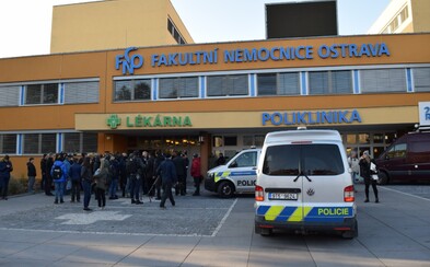 Ostravský masakr má sedmou oběť, žena podlehla těžkým zraněním Ostravský masakr má sedmou oběť, žena podlehla těžkým zraněním
