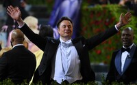 Otec Elona Muska tvrdí, že nie je hrdý na svojho syna