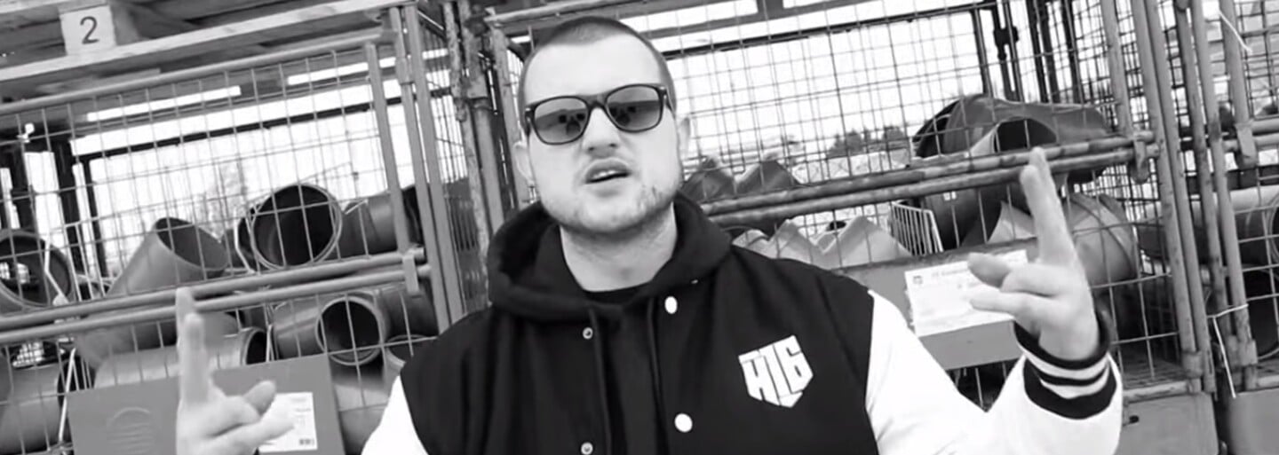 Otis venuje Wichom produkovaný singel svojej rodine. Zároveň spúšťa predaj albumu