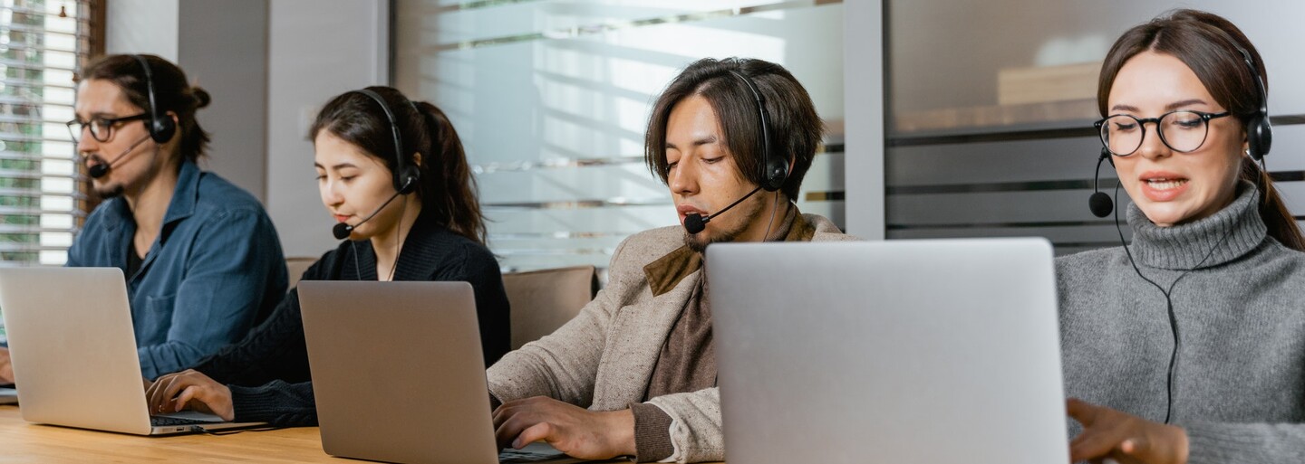 Otravným nabídkám po telefonu bude zřejmě konec. Poslanci je chtějí výrazně omezit