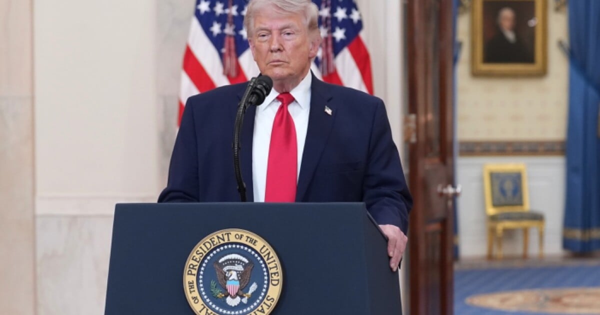 Trump hrozí zastavením dodávek zbraní do Kyjeva, začal se chovat hystericky. Do svých nových plánů chce zapojit celou Evropu.