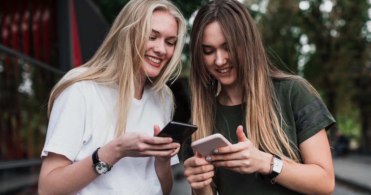 Volební Tinder tě matchne s politikem či političkou, kteří mají stejné názory. Jak funguje?