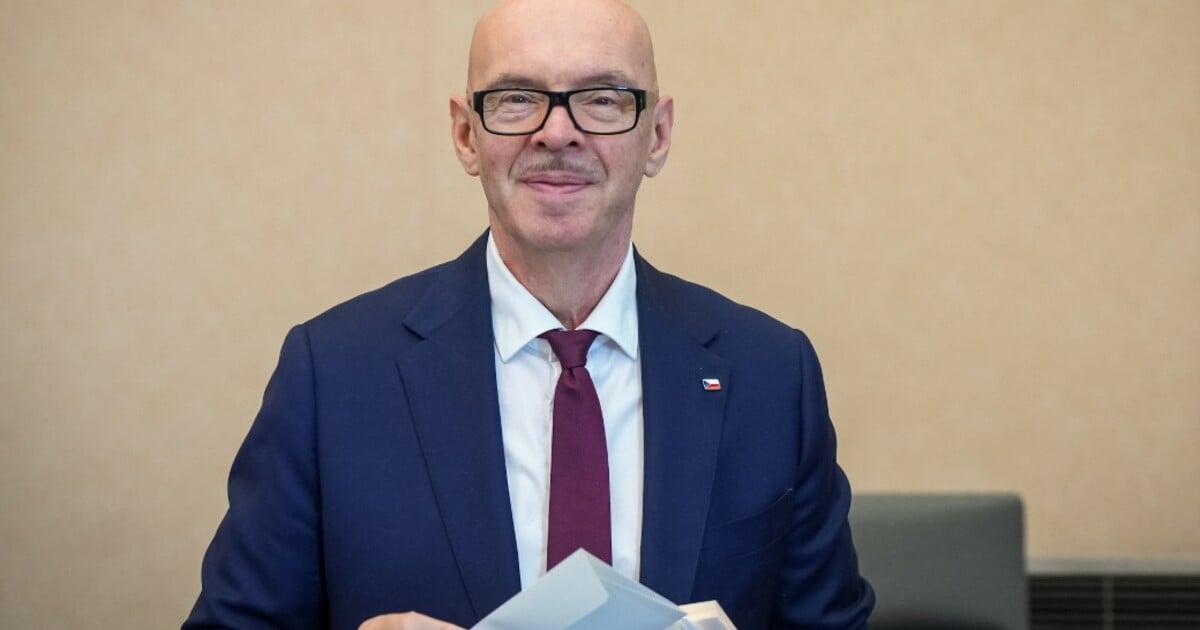 AKTUÁLNĚ: Vláda omezí financování České televize a rozhlasu