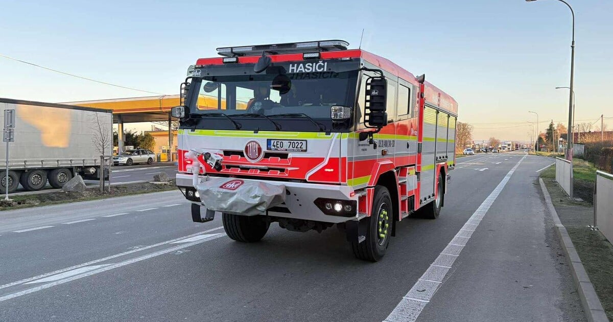 Exploze otřásla Vysokým Mýtem: Na místo letěl vrtulník, zranění jsou vážně popálení