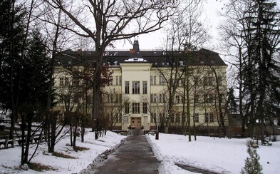 Pacient psychiatrické léčebny hledal děti po síti, jedno z nich při útěku zneužil. Ministerstvo nutnost reformy léčby přiznává Pacient psychiatrické léčebny hledal děti po síti, jedno z nich při útěku zneužil. Ministerstvo nutnost reformy léčby přiznává