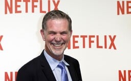 Pád akcií Netflixu: Předplatitelů ubývá, platforma připouští možnost levnější služby s reklamami