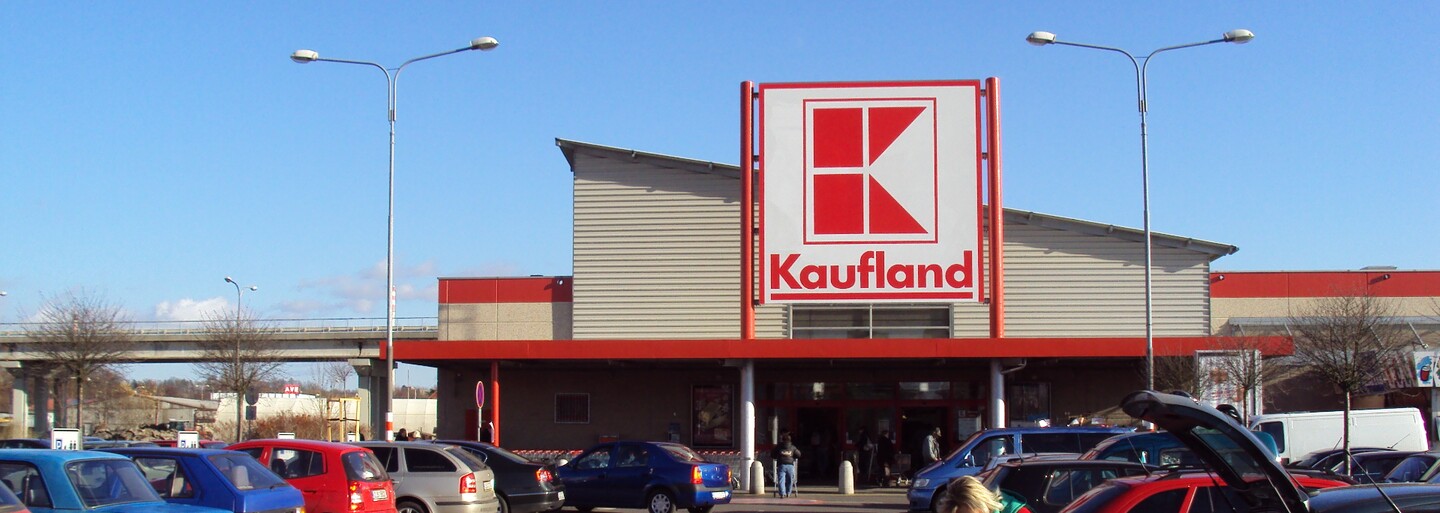 Padesát korun za dlouhé stání ve frontě? Kaufland svým zákazníkům navýšil finanční kompenzaci