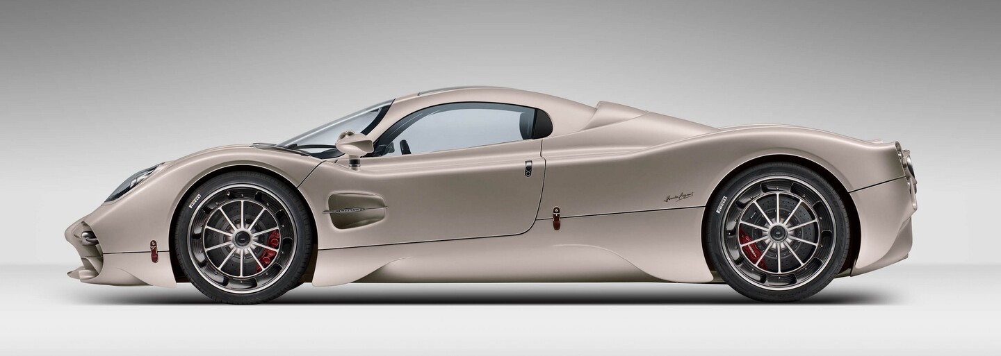 Pagani oslavuje 30. narodeniny novým modelom, ktorý je s manuálom a dvanásťvalcovým motorom unikátom na trhu