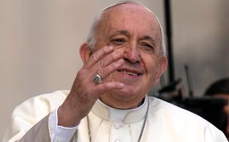 Papež František: Homosexualita není zločin, Bůh miluje všechny svoje děti