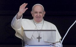 Papež František: Homosexuálním párům by mělo být umožněno uzavírat registrovaná partnerství