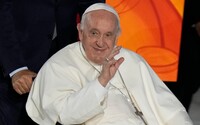 Pápež František: Matky, prestaňte žehliť košele svojim synom a tlačte ich do manželstva