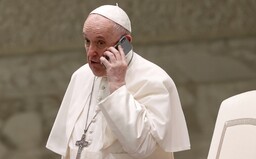 Pápež František tvrdí, že vojna na Ukrajine „možno bola nejakým spôsobom vyprovokovaná“ zo strany NATO. Putina sa však nezastáva