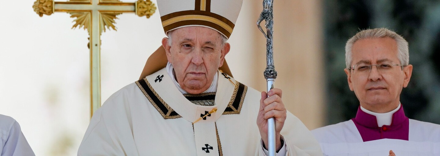 Papež během slavnostního Urbi et Orbi nepřímo kritizoval Rusko za krutou a nesmyslnou válku. Promluvil i k Ukrajincům 