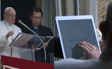 Papež představil aplikaci k modlení. Mladé věřící nabádá, aby si ji stáhli Papež představil aplikaci k modlení. Mladé věřící nabádá, aby si ji stáhli