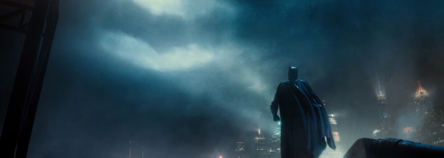 Paradémoni se snaží podrobit si naši planetu, ale Justice League to nemůže nechat bez odezvy. DC hrdinové vedení Batmanem vyrážejí do boje