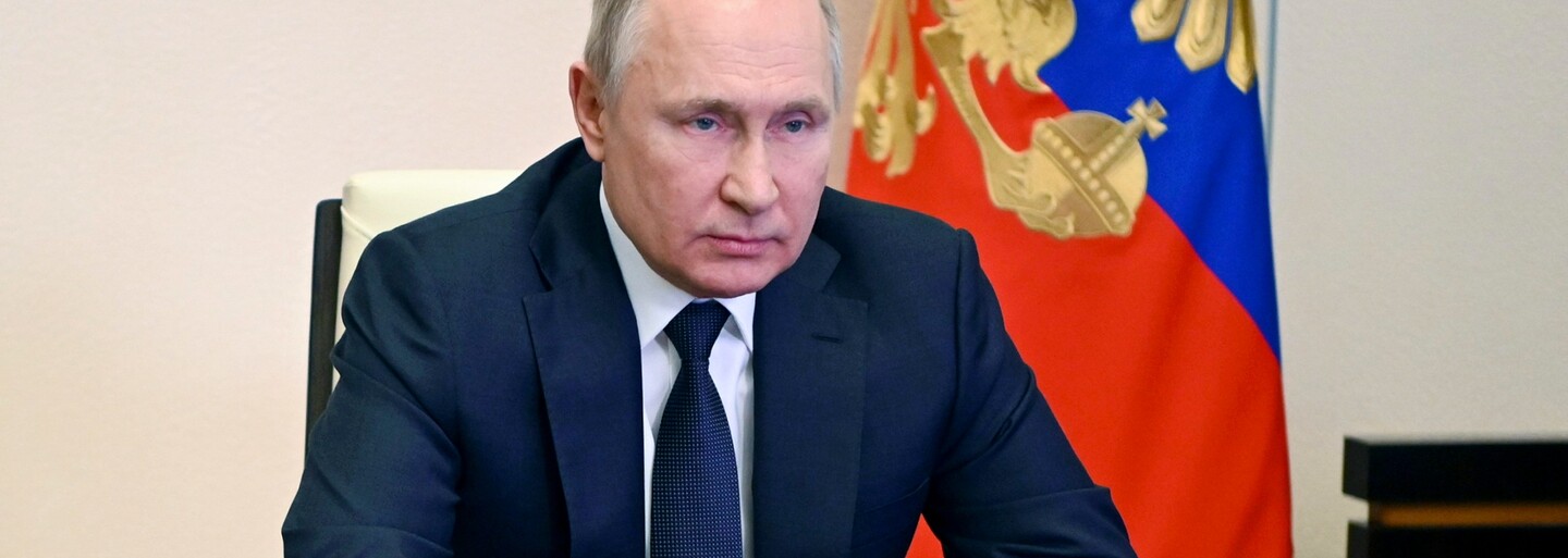 Paris Match: Putin nechává posílat ze zahraničních cest do Moskvy svoji stolici a moč. Nechce, aby padly do cizích rukou