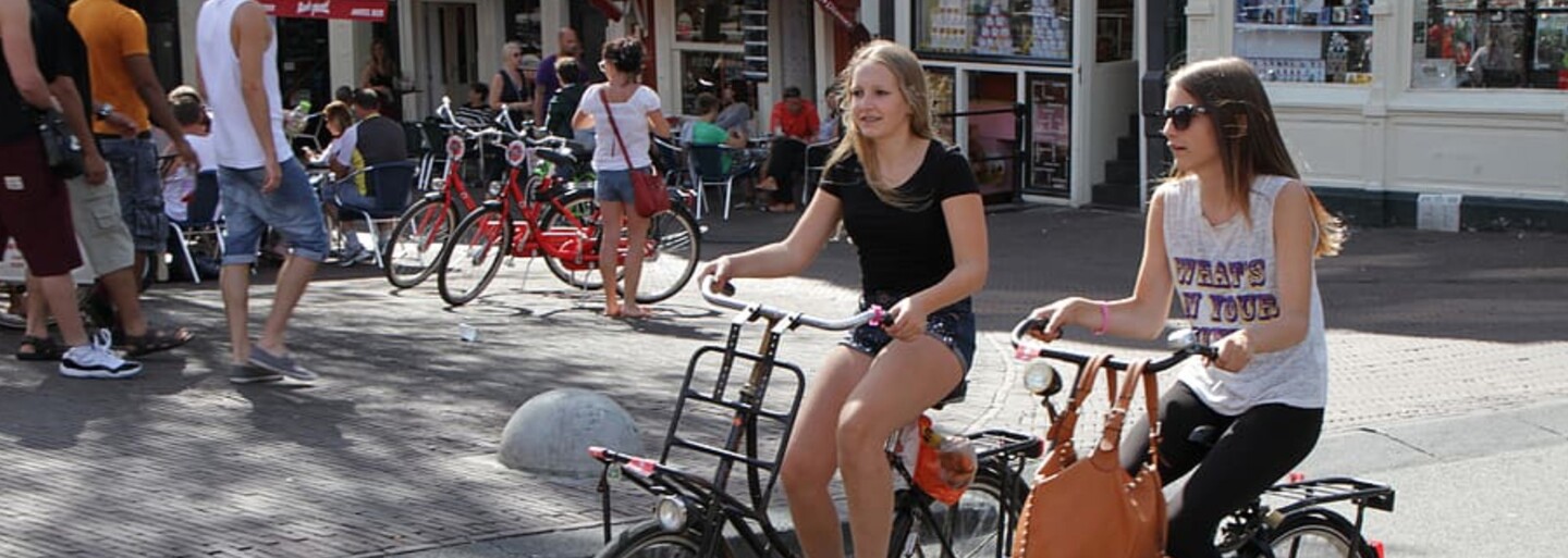 Paříž odstraní 70 % parkovacích ploch pro auta. Chce se stát městem pro cyklisty