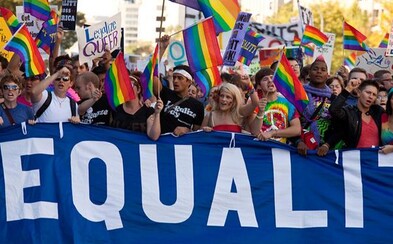 Parlament Nového Zélandu sa verejne ospravedlnil stovkám homosexuálov za nezákonné trestanie ich orientácie Parlament Nového Zélandu sa verejne ospravedlnil stovkám homosexuálov za nezákonné trestanie ich orientácie
