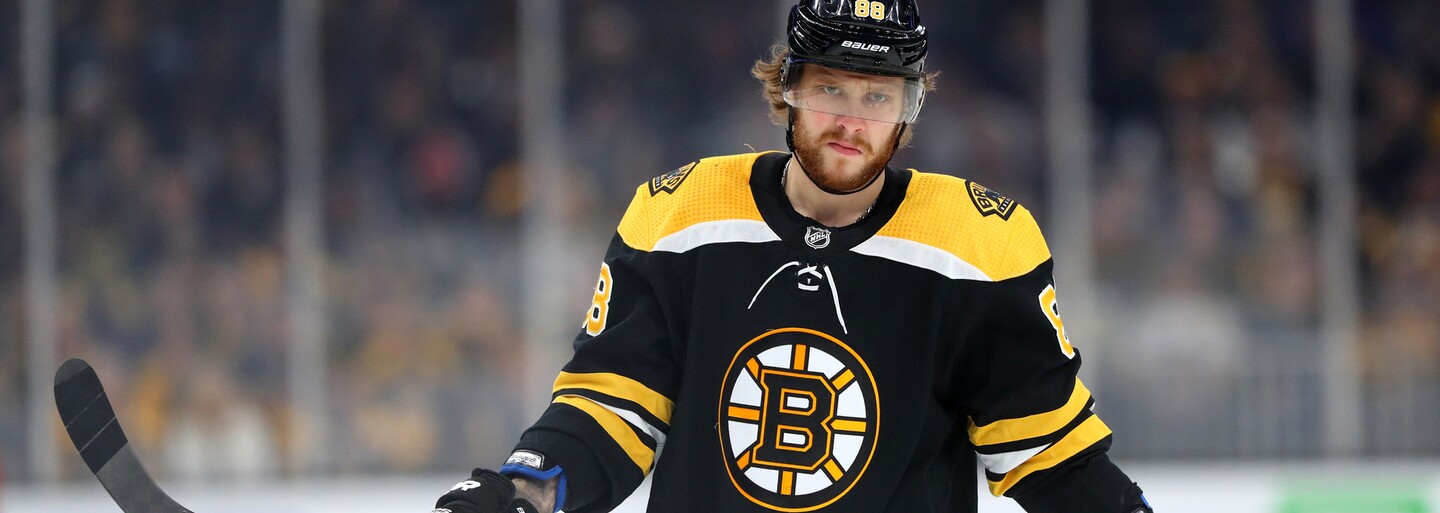 Pastrňák prodloužil smlouvu v NHL. Stal se šestým nejlépe placeným hráčem v historii
