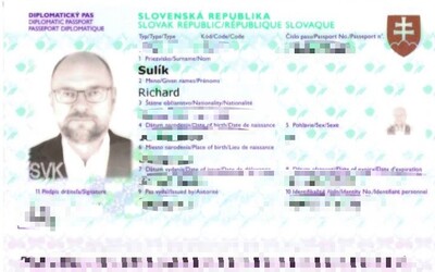 Pasy Richarda Sulíka a ďalších politikov sa objavili na Uložto. Nahrali ich tam, zrejme keď išli na Expo, zložku ani nezaheslovali