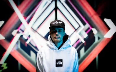 Paulie Garand se těsně před vydáním alba Nirvana připomíná vydařenou novinkou Bali, která se dočkala i epileptického vizuálu Paulie Garand se těsně před vydáním alba Nirvana připomíná vydařenou novinkou Bali, která se dočkala i epileptického vizuálu