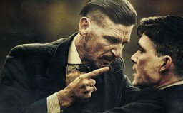 Peaky Blinders ohúrilo všetky generácie divákov. Ako sa BBC podarilo vytvoriť tento geniálny britský seriál?