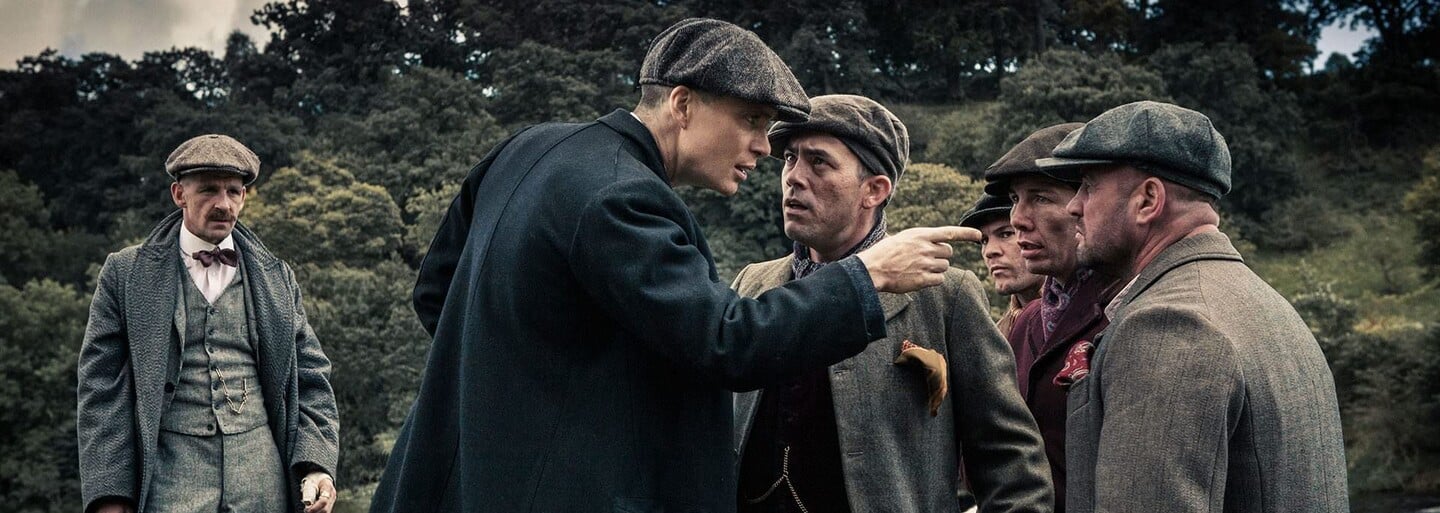Peaky Blinders s Tomem Hardym přichází s trailerem ke 3. sérii, v níž se Shelby zaplete do obchodu se zbraněmi