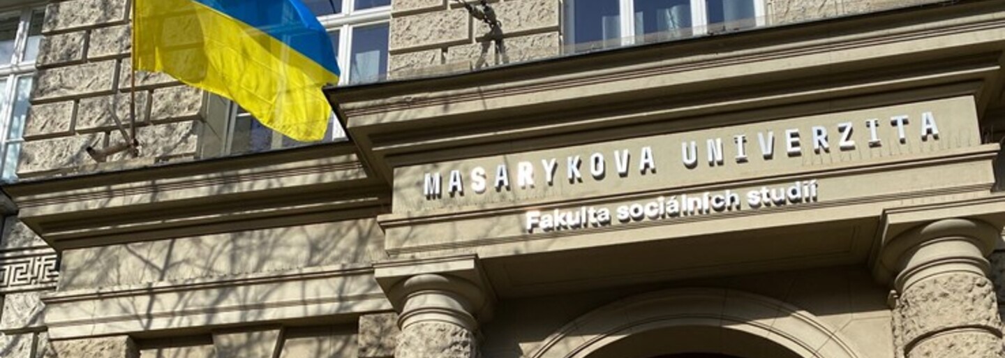 Pedagog Masarykovy univerzity údajně sexuálně zneužil studentku. Děkan ho odvolal